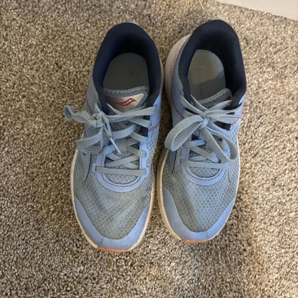 Girls Saucony Kinvara 14 Running Sneakers Size 13 Light Blue